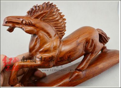 26cm整木雕马工艺品,红木雕刻小马办公桌 马的摆放位置